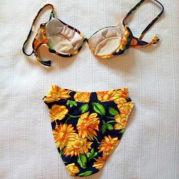 Vintage Bikini - Picture 4 of 5